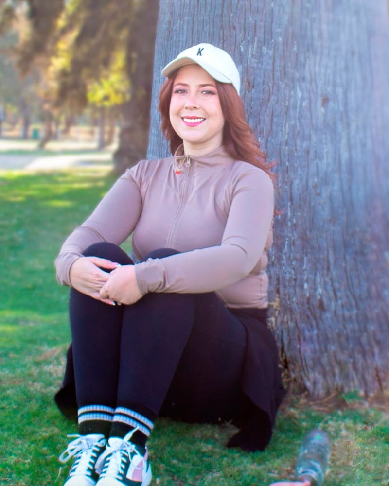 Karen Zarzosa en un parque de San Luis Potosí, en ropa deportiva