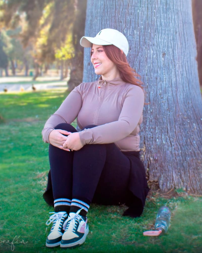 Karen Zarzosa al aire libre en San Luis Potosí — hábitos sostenibles más allá del plan de alimentación