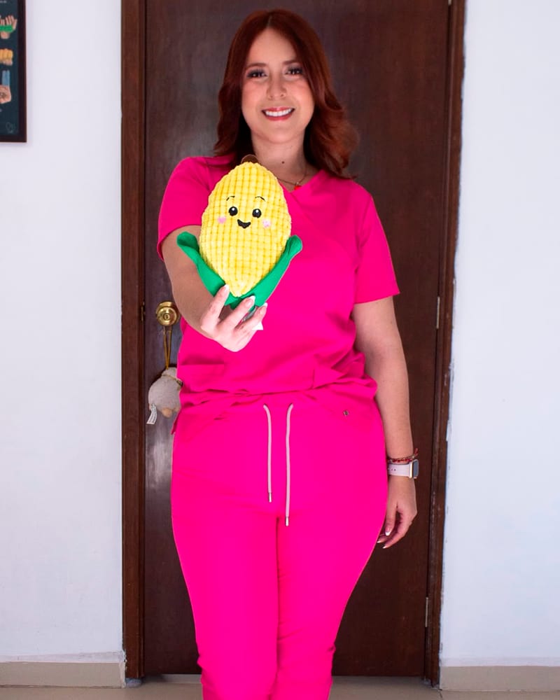 Karen Zarzosa, nutrióloga en San Luis Potosí, en su consultorio